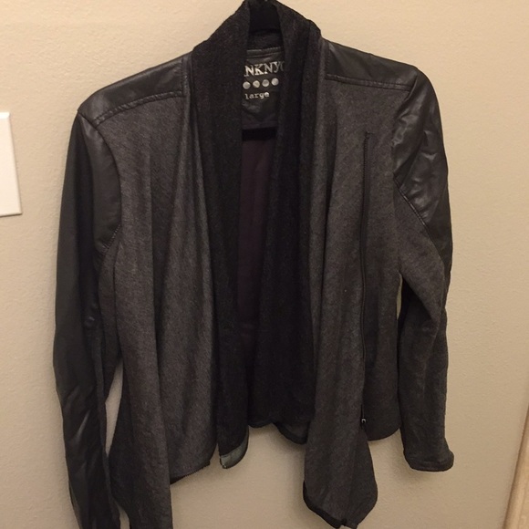 Faux leather draped Moto jacket in size large - Picture 4 of 6